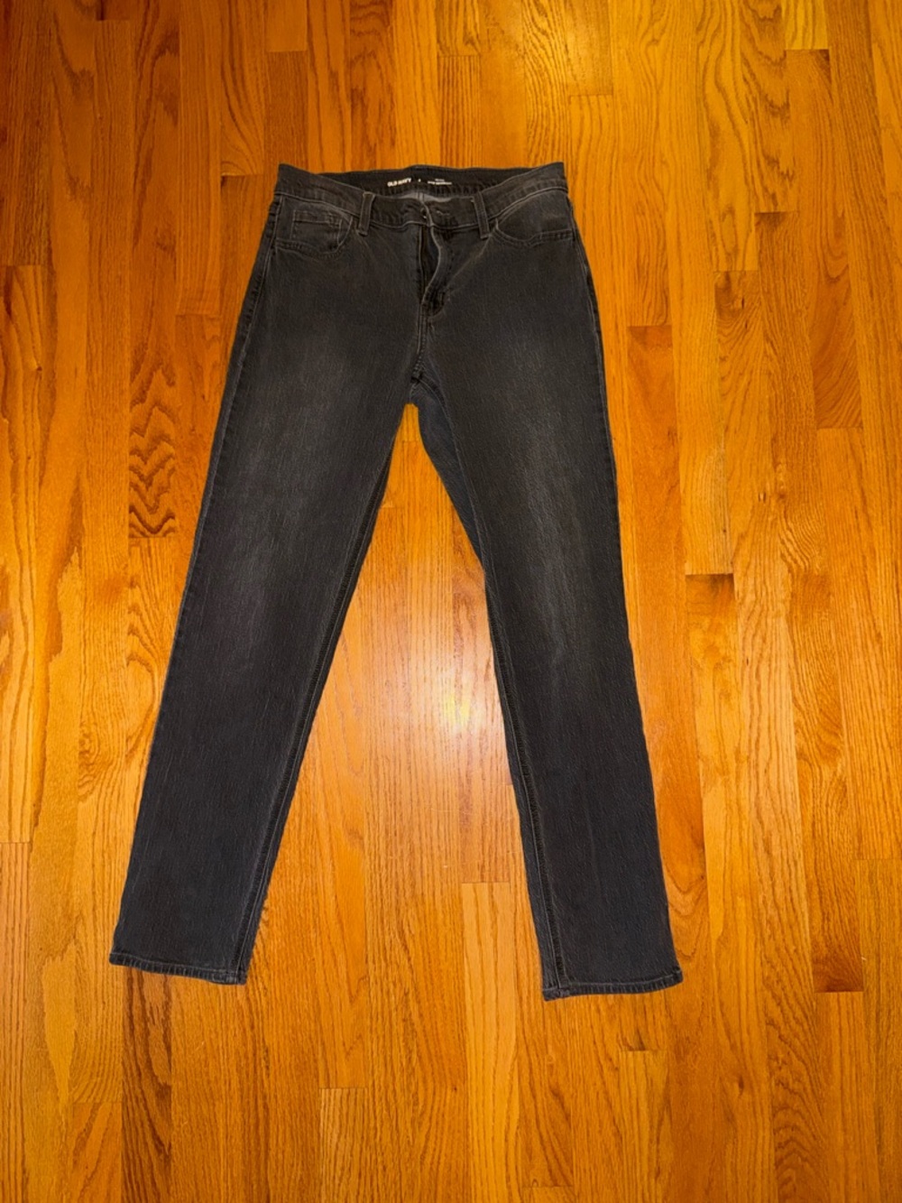 Old Navy Women’s Skinny Jeans in Black Wash